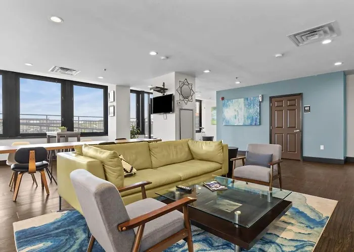 Sleek 2Br Downtown Retreat With Gym